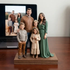 Our Work 30 Custom family 3D portrait by Artiqra for anniversary gift in Dubai with handmade resin finish and lifelike detail